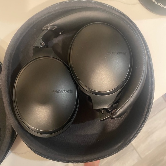 Panasonic over the ear headphones - Picture 1 of 4